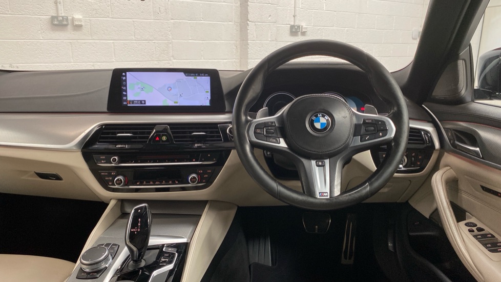 BMW 5 Series 530d xDrive M Sport 4dr Auto Diesel Saloon - Image 21