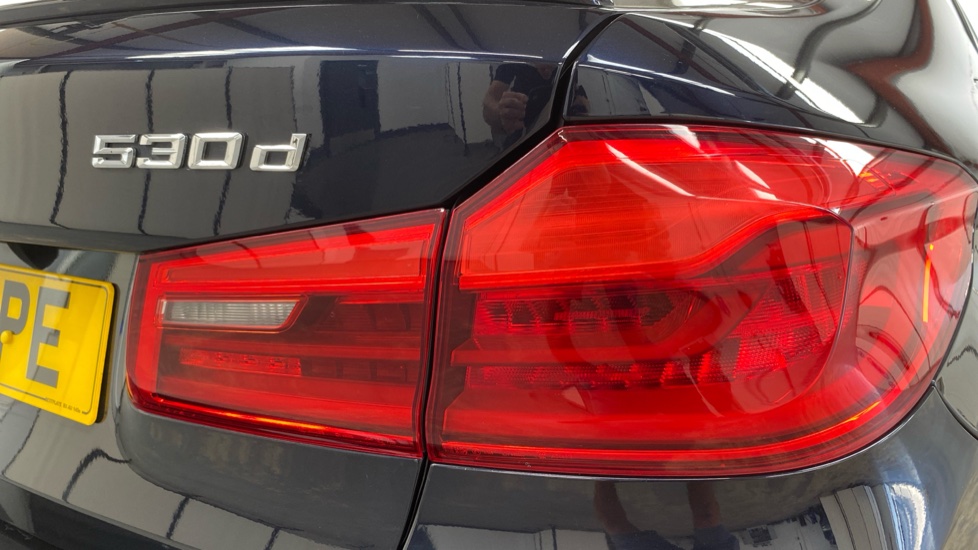 BMW 5 Series 530d xDrive M Sport 4dr Auto Diesel Saloon - Image 24