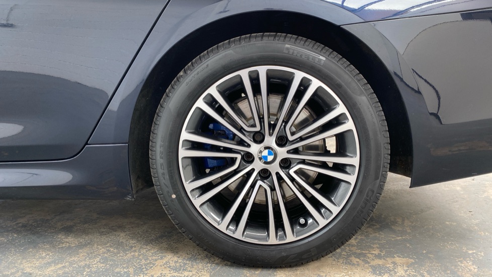 BMW 5 Series 530d xDrive M Sport 4dr Auto Diesel Saloon - Image 30