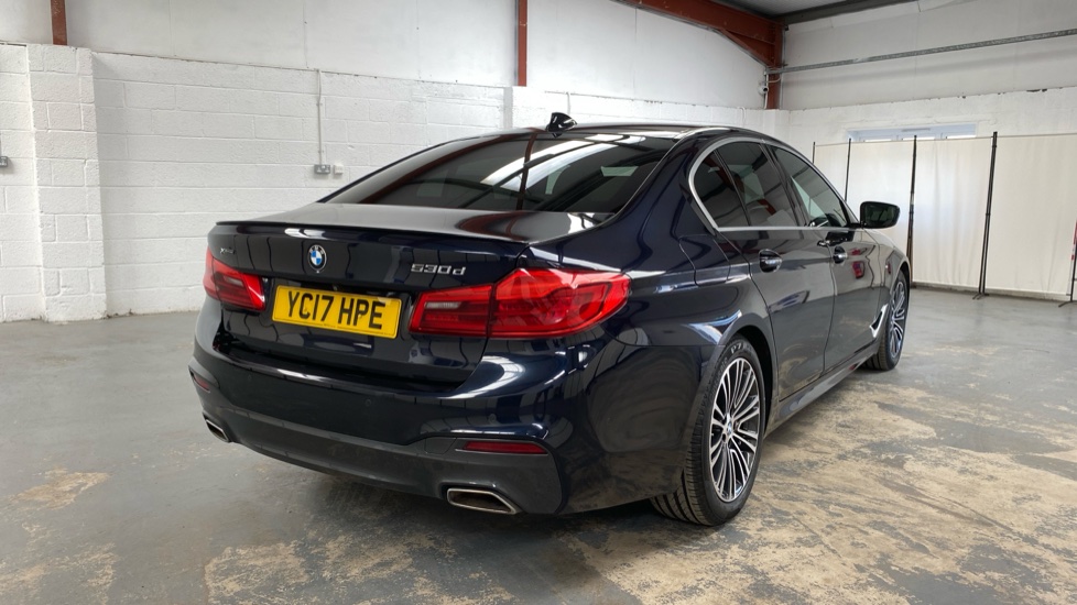 BMW 5 Series 530d xDrive M Sport 4dr Auto Diesel Saloon - Image 31