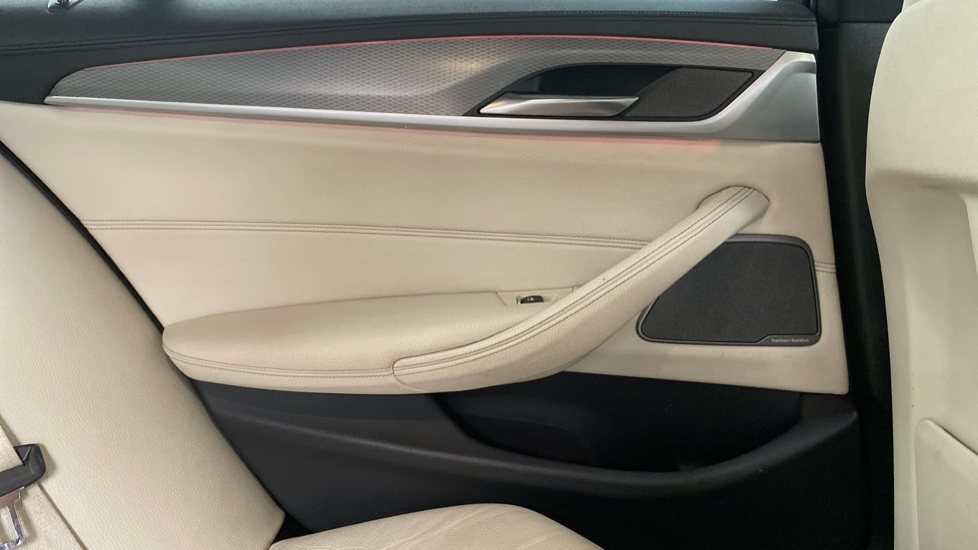 BMW 5 Series 530d xDrive M Sport 4dr Auto Diesel Saloon - Image 39