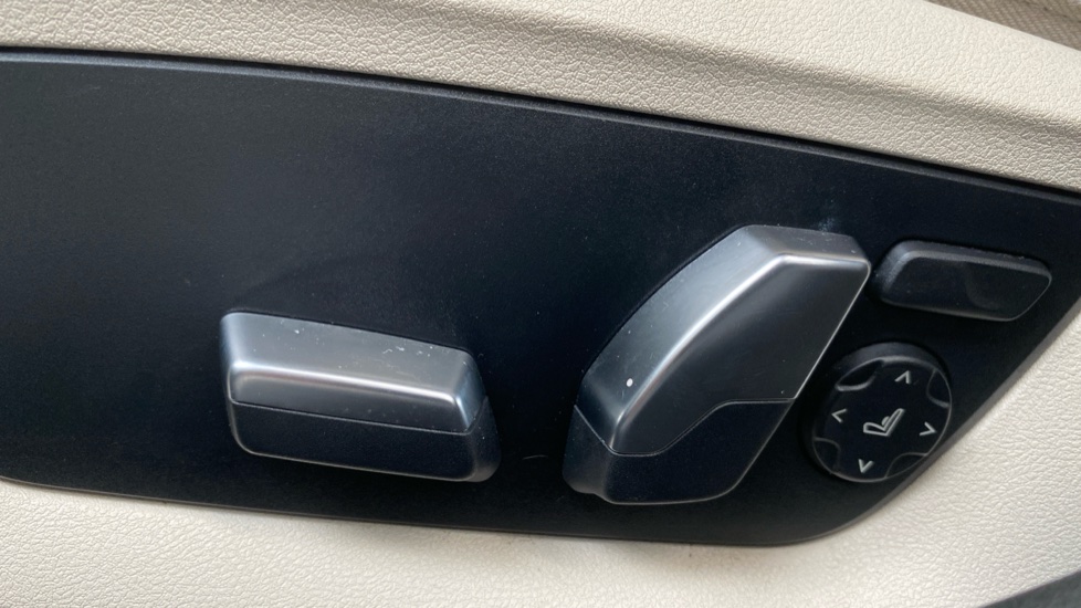 BMW 5 Series 530d xDrive M Sport 4dr Auto Diesel Saloon - Image 41