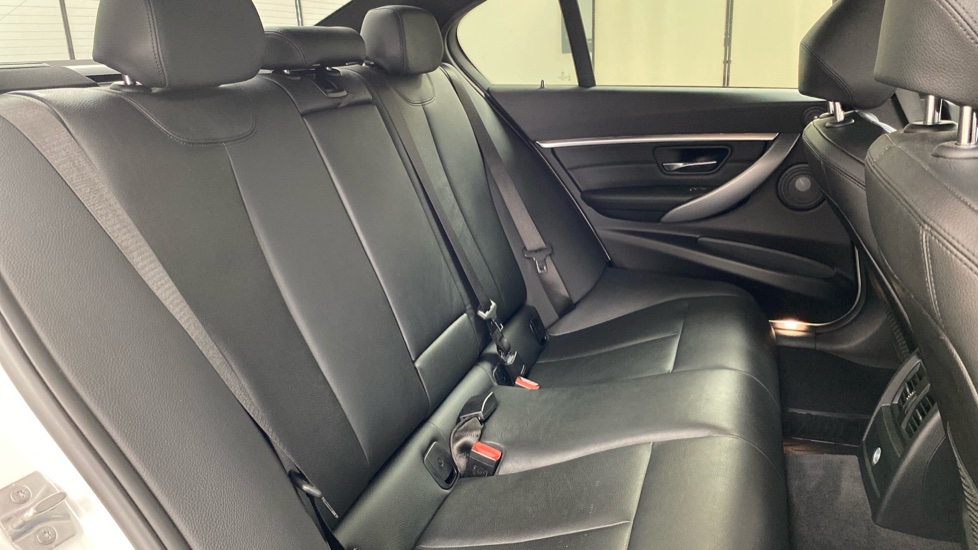BMW 3 Series 320d xDrive M Sport Shadow Edition 4dr Diesel Saloon - Image 16