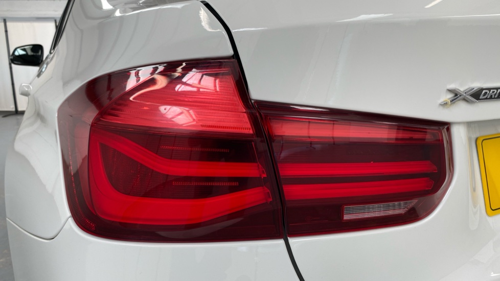 BMW 3 Series 320d xDrive M Sport Shadow Edition 4dr Diesel Saloon - Image 23
