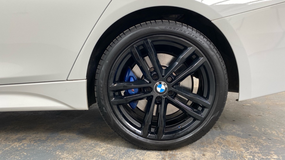 BMW 3 Series 320d xDrive M Sport Shadow Edition 4dr Diesel Saloon - Image 30