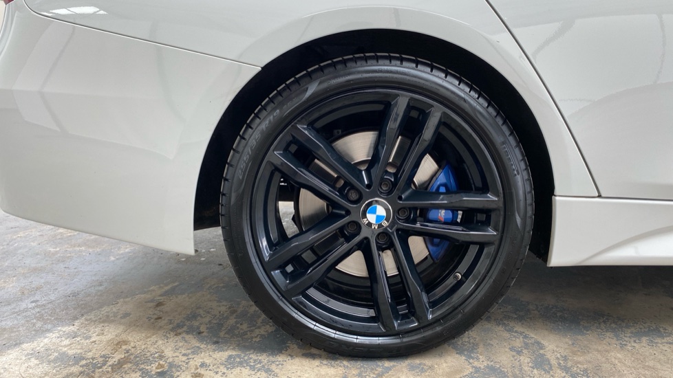 BMW 3 Series 320d xDrive M Sport Shadow Edition 4dr Diesel Saloon - Image 32