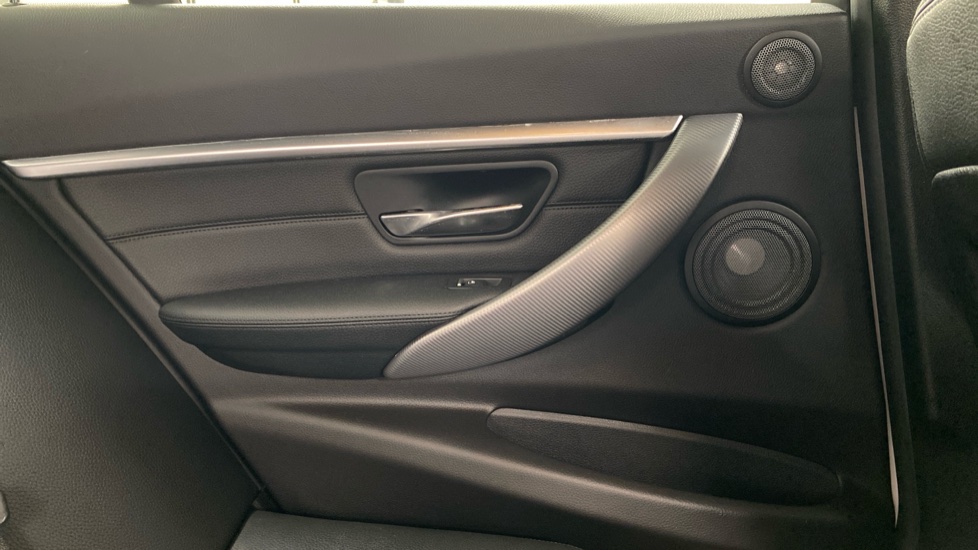 BMW 3 Series 320d xDrive M Sport Shadow Edition 4dr Diesel Saloon - Image 45