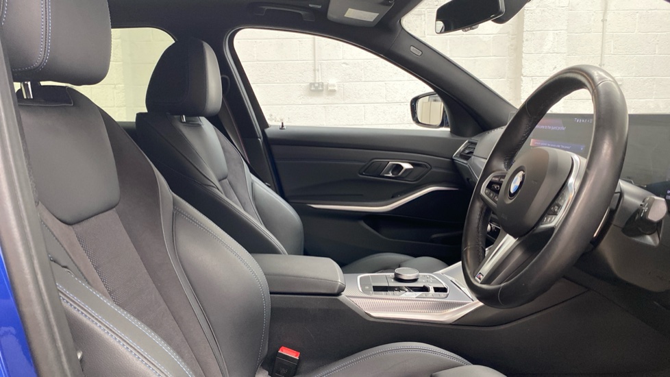 BMW 3 Series 320i M Sport 5dr Step Auto Petrol Estate - Image 11