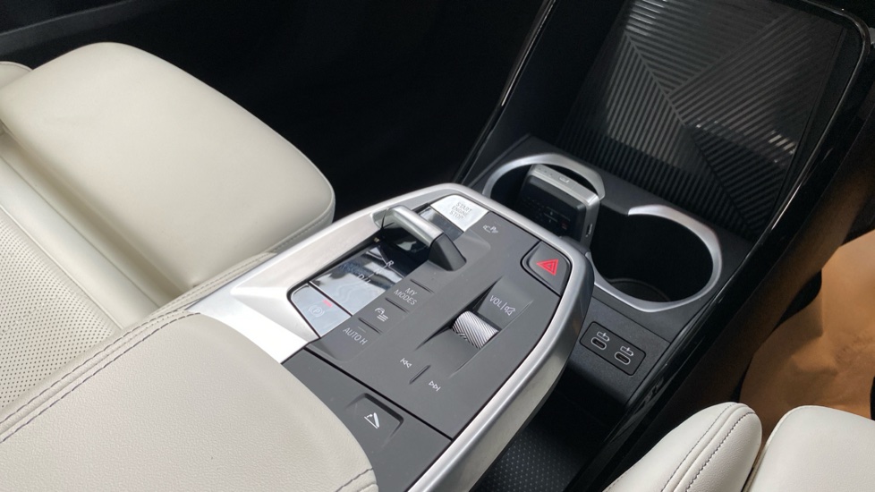 BMW X1 sDrive 20i MHT xLine 5dr Step Auto Petrol Estate - Image 10