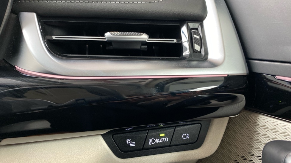 BMW X1 sDrive 20i MHT xLine 5dr Step Auto Petrol Estate - Image 39