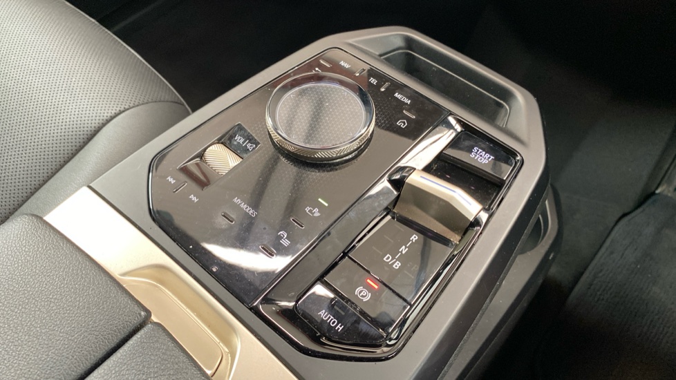 BMW iX 240kW xDrive40 Sport Edition 76.6kWh 5dr Auto Electric Estate - Image 10