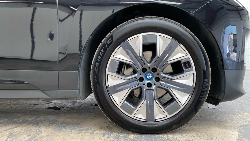 BMW iX 240kW xDrive40 Sport Edition 76.6kWh 5dr Auto Electric Estate - Image 14