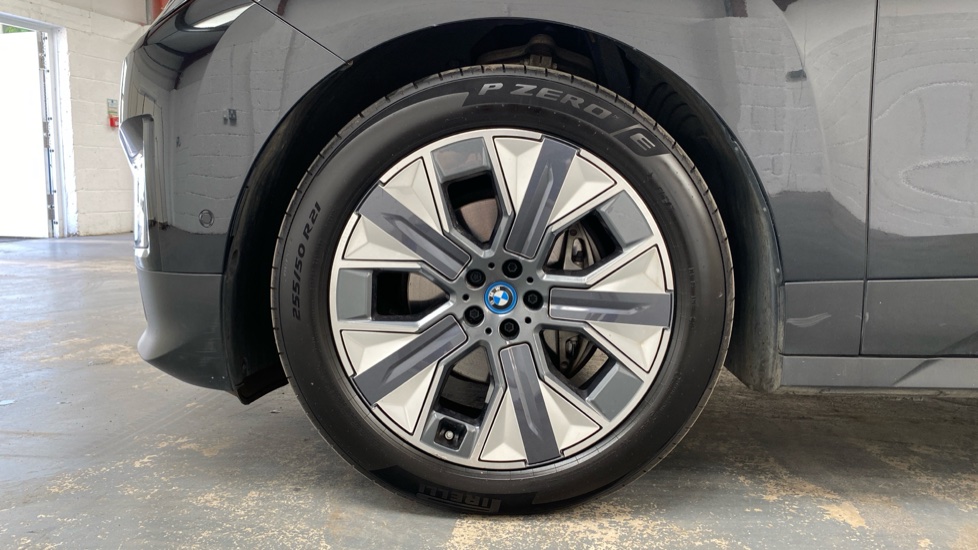 BMW iX 240kW xDrive40 Sport Edition 76.6kWh 5dr Auto Electric Estate - Image 32