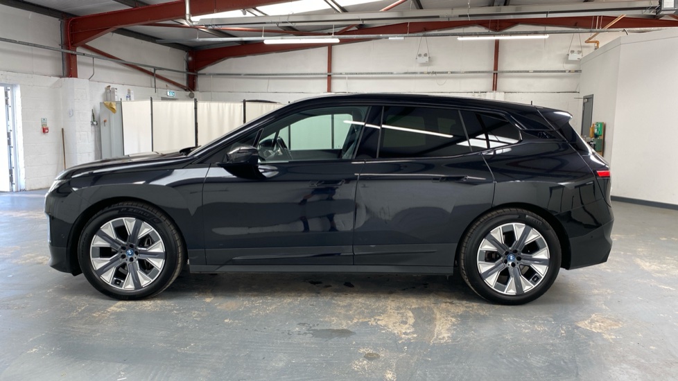 BMW iX 240kW xDrive40 Sport Edition 76.6kWh 5dr Auto Electric Estate - Image 33