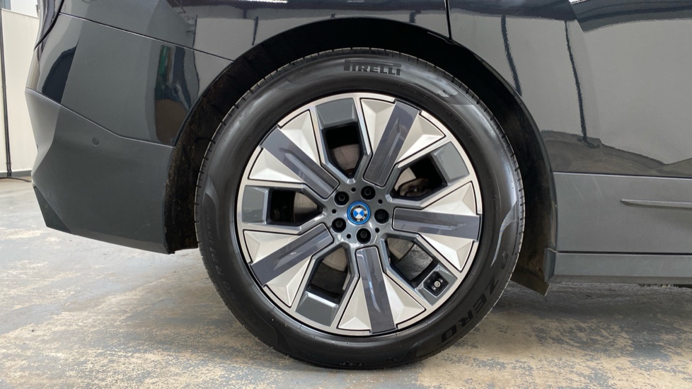 BMW iX 240kW xDrive40 Sport Edition 76.6kWh 5dr Auto Electric Estate - Image 37