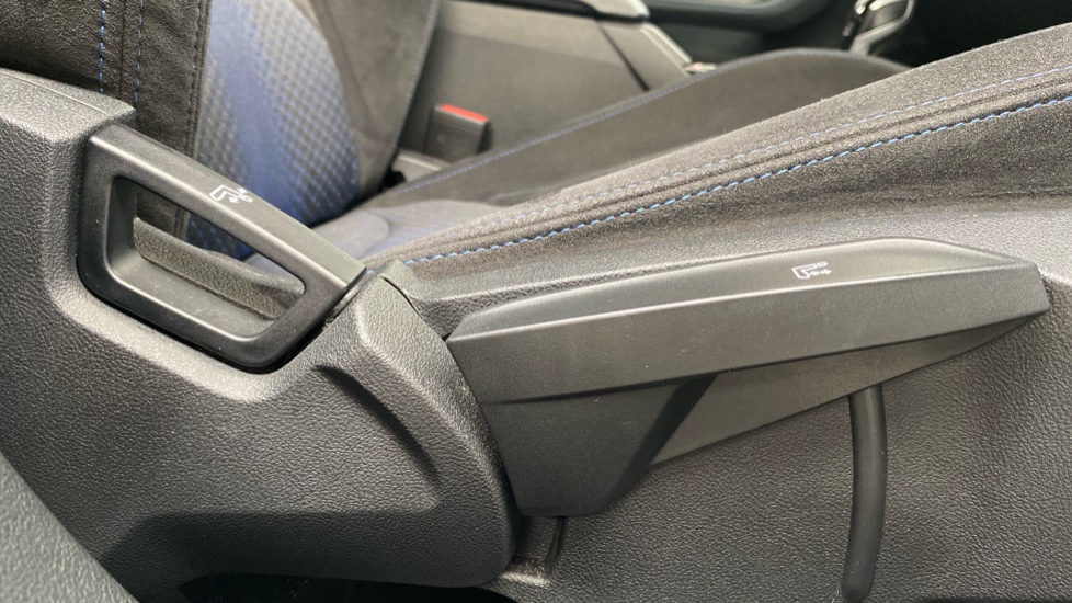 BMW 1 Series M135i xDrive 5dr Step Auto Petrol Hatchback - Image 40