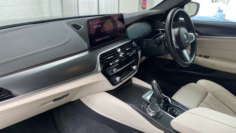 BMW 5 Series 530d xDrive MHT M Sport 5dr Auto Diesel Estate - Image 7