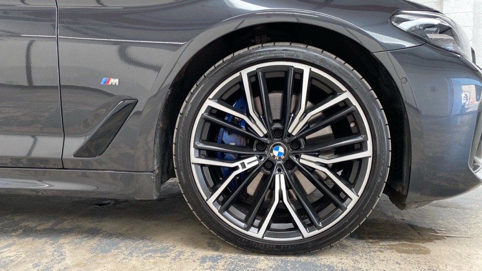 BMW 5 Series 530d xDrive MHT M Sport 5dr Auto Diesel Estate - Image 14