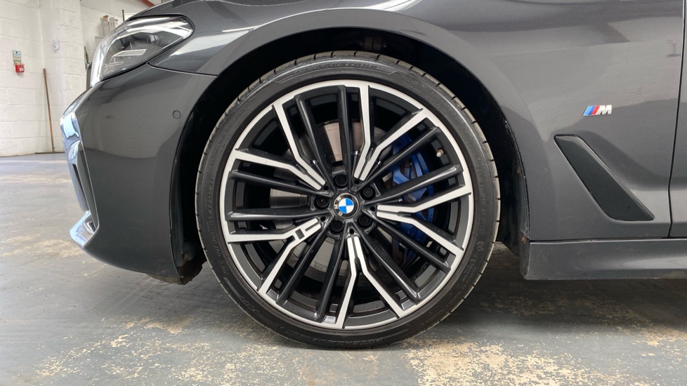 BMW 5 Series 530d xDrive MHT M Sport 5dr Auto Diesel Estate - Image 28