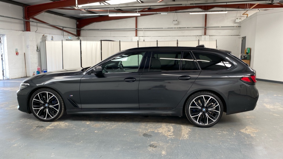 BMW 5 Series 530d xDrive MHT M Sport 5dr Auto Diesel Estate - Image 29
