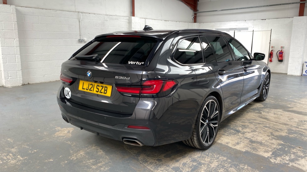 BMW 5 Series 530d xDrive MHT M Sport 5dr Auto Diesel Estate - Image 31