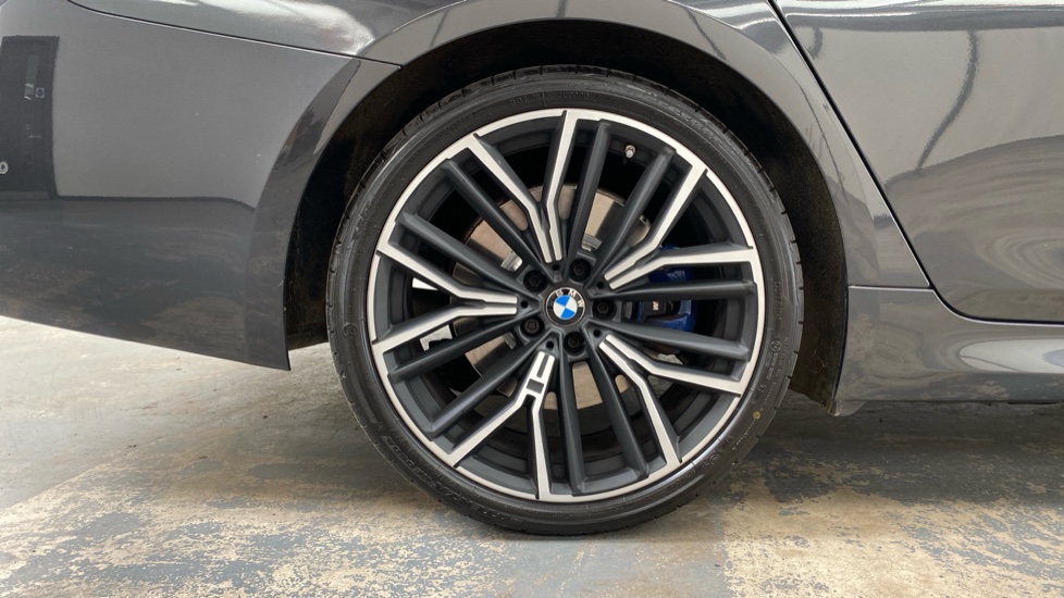 BMW 5 Series 530d xDrive MHT M Sport 5dr Auto Diesel Estate - Image 32