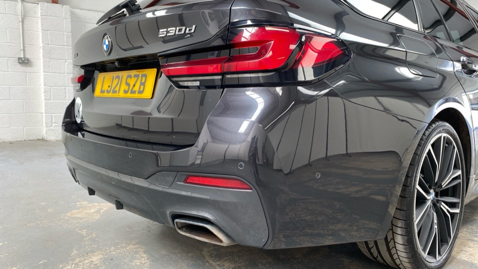 BMW 5 Series 530d xDrive MHT M Sport 5dr Auto Diesel Estate - Image 34
