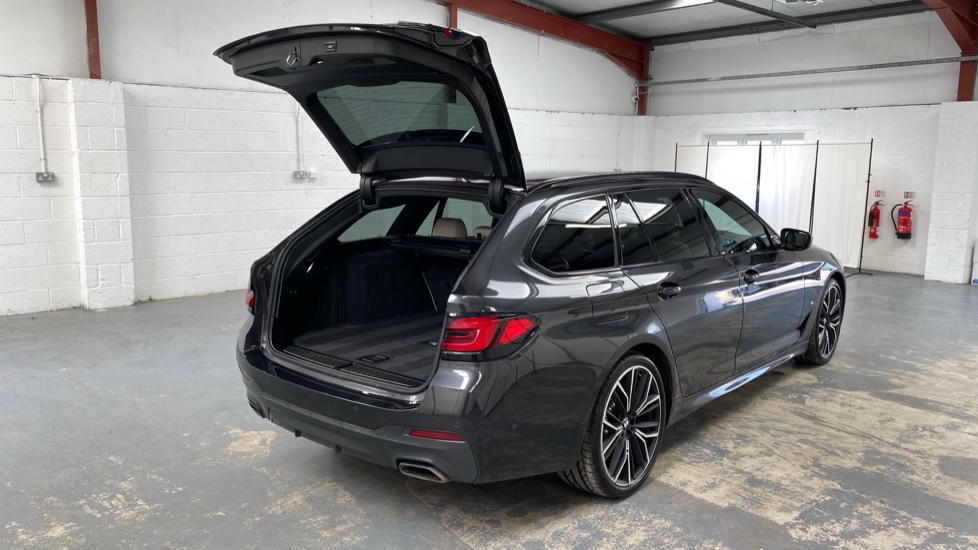 BMW 5 Series 530d xDrive MHT M Sport 5dr Auto Diesel Estate - Image 44