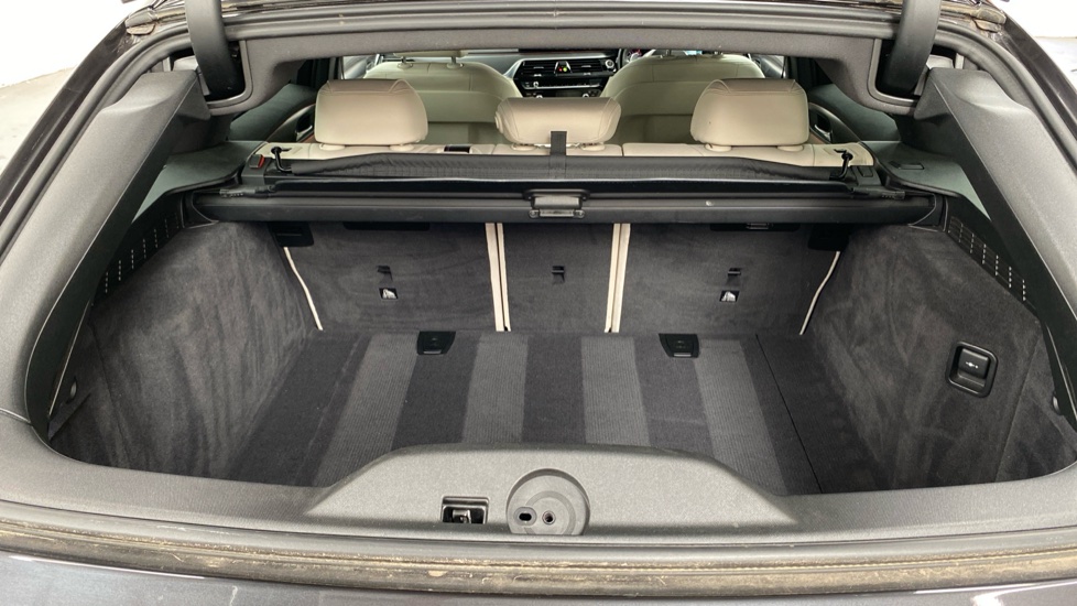 BMW 5 Series 530d xDrive MHT M Sport 5dr Auto Diesel Estate - Image 46