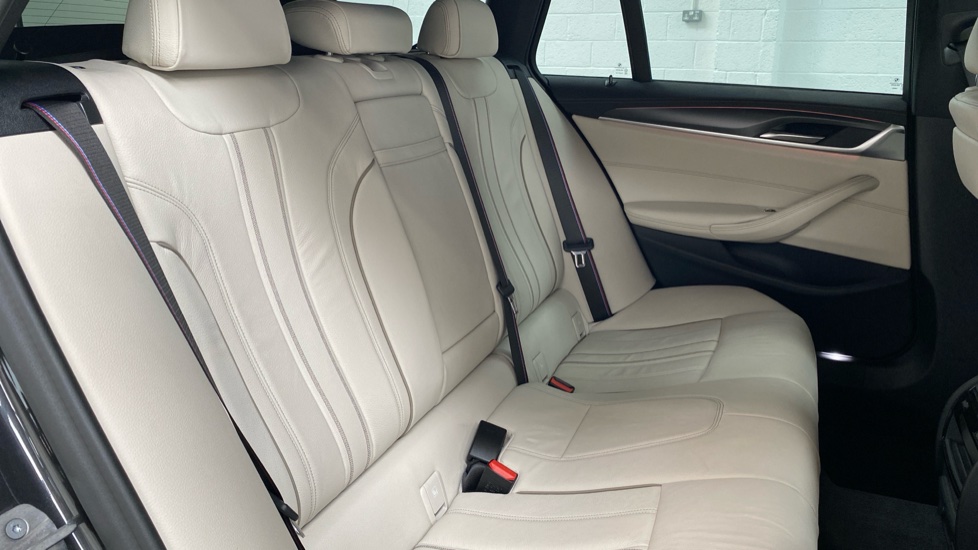 BMW 5 Series 530d xDrive MHT M Sport 5dr Auto Diesel Estate - Image 50