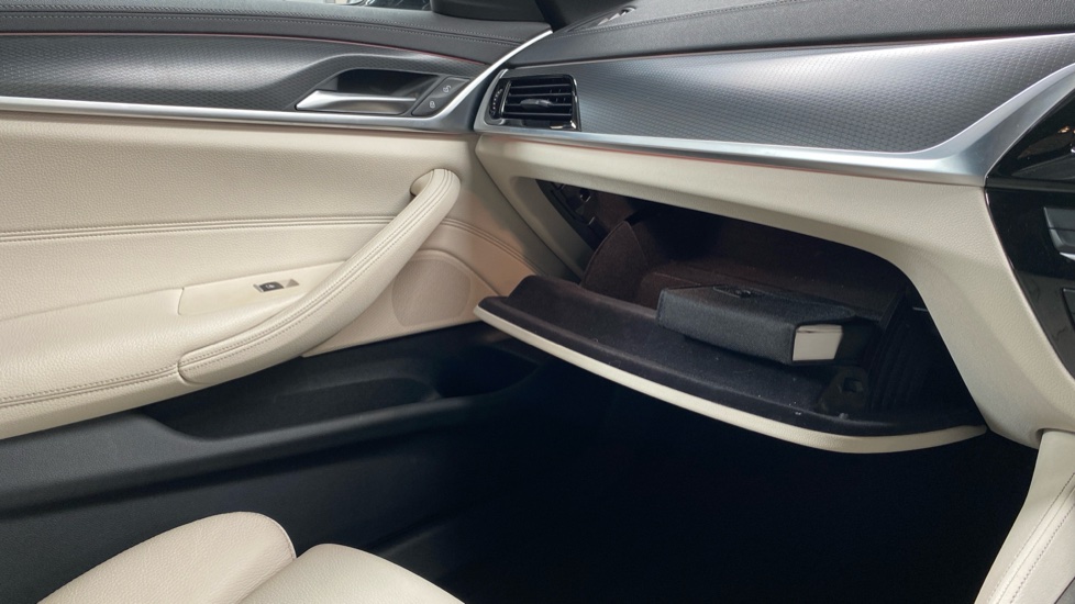 BMW 5 Series 530d xDrive MHT M Sport 5dr Auto Diesel Estate - Image 62