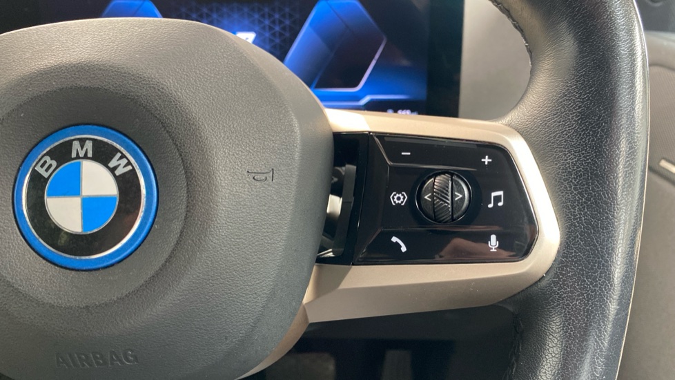 BMW iX 240kW xDrive40 M Sport Edition 76.6kWh 5dr Auto Electric Estate - Image 18