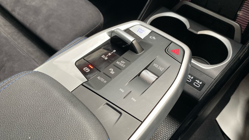 BMW iX1 230kW xDrive30 M Sport 65kWh 5dr Auto Electric Estate - Image 10