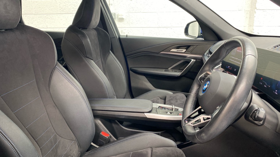 BMW iX1 230kW xDrive30 M Sport 65kWh 5dr Auto Electric Estate - Image 11