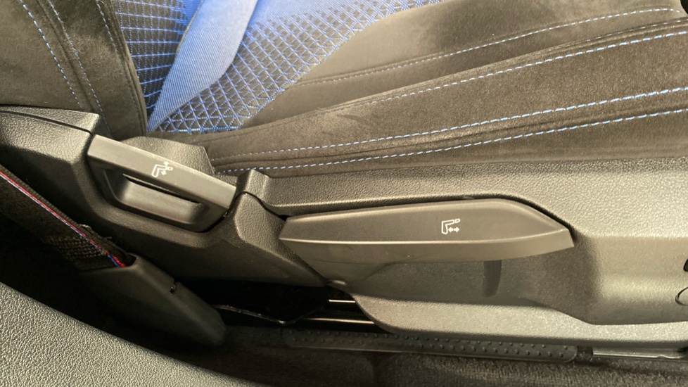 BMW 1 Series M135i xDrive 5dr Step Auto [Pro Pack] Petrol Hatchback - Image 38