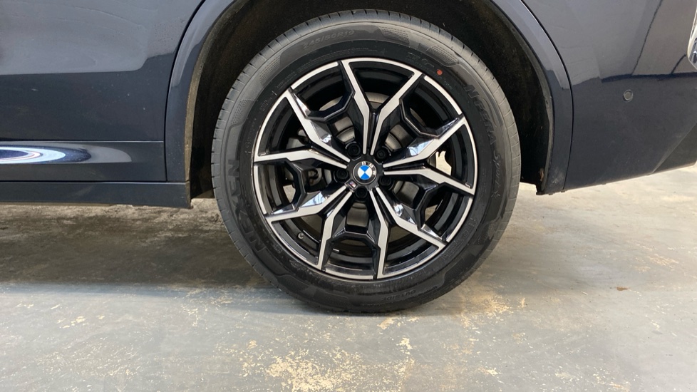 BMW X3 xDrive20i MHT M Sport 5dr Step Auto Petrol Estate - Image 31