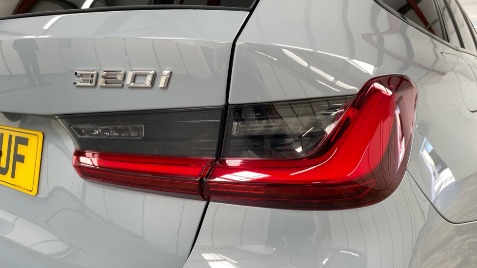 BMW 3 Series 320i M Sport 5dr Step Auto [Pro Pack] Petrol Estate - Image 25