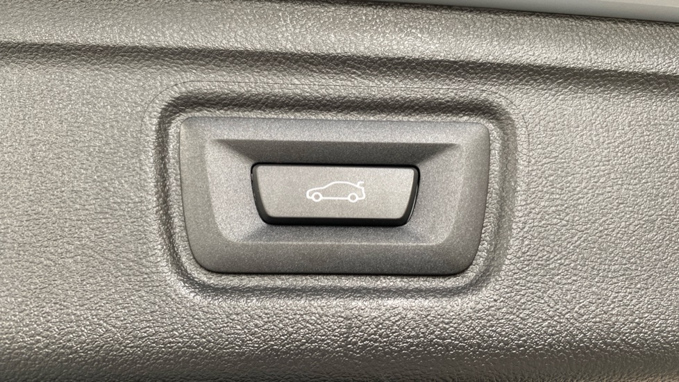 BMW 3 Series 320i M Sport 5dr Step Auto [Pro Pack] Petrol Estate - Image 44