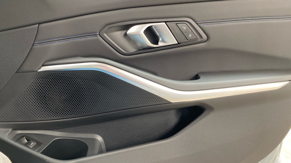 BMW 3 Series 320i M Sport 5dr Step Auto [Pro Pack] Petrol Estate - Image 58