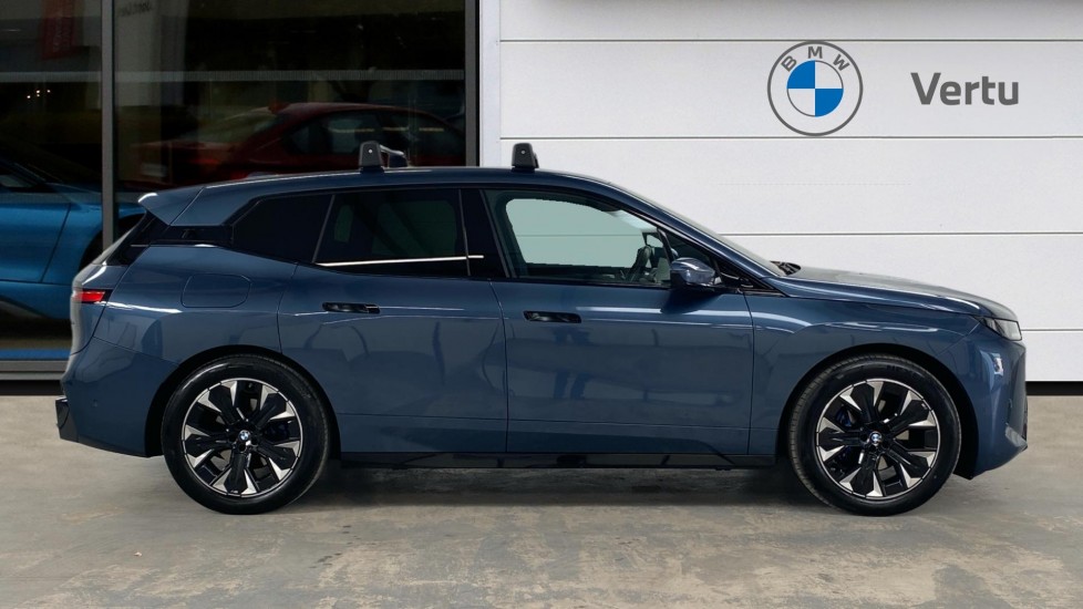 BMW iX 300kW xDrive45 M Sport 101kWh 5dr Auto [Tech] Electric Estate - Image 3