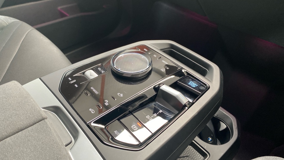 BMW iX 300kW xDrive45 M Sport 101kWh 5dr Auto [Tech] Electric Estate - Image 10