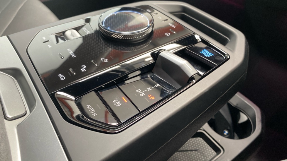 BMW iX 300kW xDrive45 M Sport 101kWh 5dr Auto [Tech] Electric Estate - Image 19