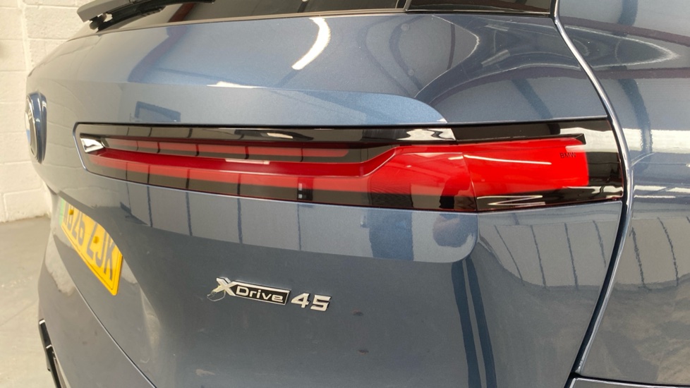 BMW iX 300kW xDrive45 M Sport 101kWh 5dr Auto [Tech] Electric Estate - Image 22