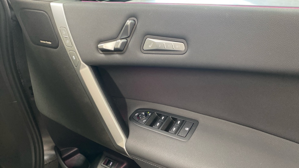 BMW iX 300kW xDrive45 M Sport 101kWh 5dr Auto [Tech] Electric Estate - Image 37