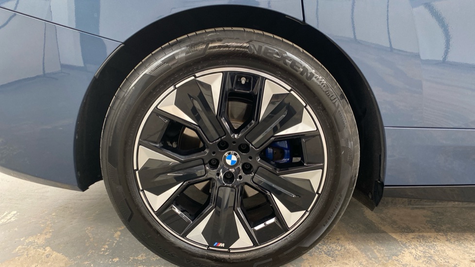 BMW iX 300kW xDrive45 M Sport 101kWh 5dr Auto [Tech] Electric Estate - Image 39
