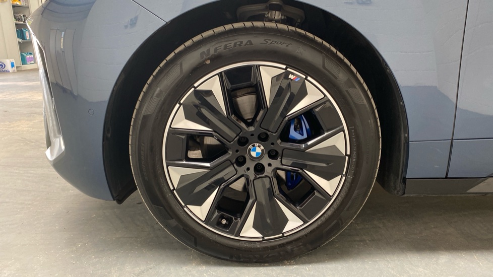 BMW iX 300kW xDrive45 M Sport 101kWh 5dr Auto [Tech] Electric Estate - Image 40