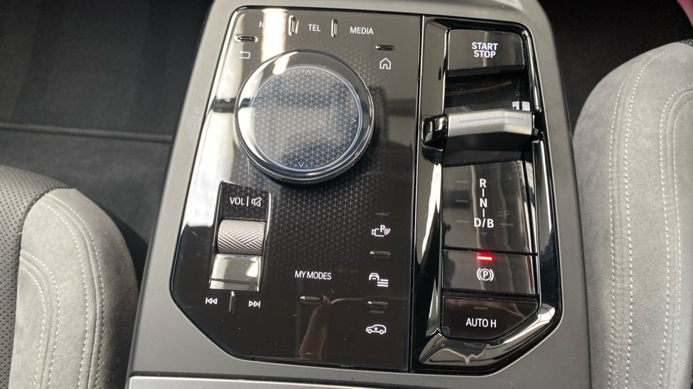 BMW iX 300kW xDrive45 M Sport 101kWh 5dr Auto [Tech] Electric Estate - Image 54