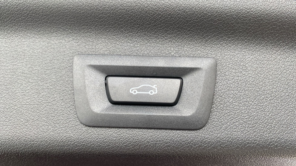 BMW X1 sDrive 20i MHT M Sport 5dr Step Auto Petrol Estate - Image 41