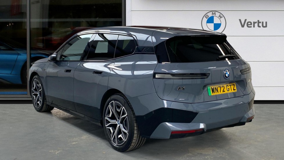 BMW iX 455kW M60 111.5kWh 5dr Auto Electric Estate - Image 2