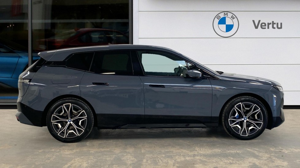 BMW iX 455kW M60 111.5kWh 5dr Auto Electric Estate - Image 3
